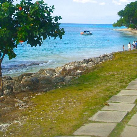 Coral Lane Beach Apartments Сейнт Джеймс Екстериор снимка