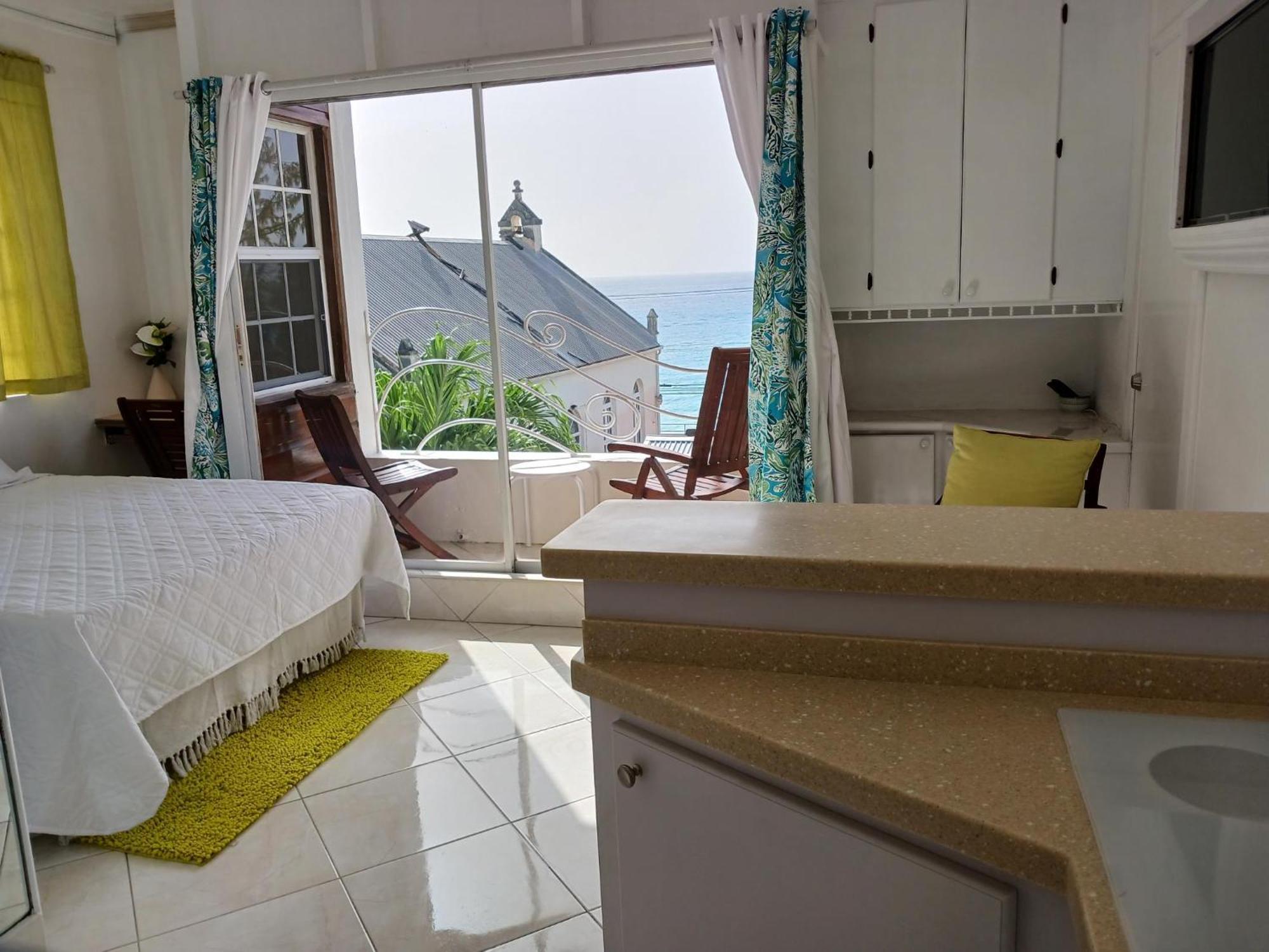 Coral Lane Beach Apartments Сейнт Джеймс Екстериор снимка