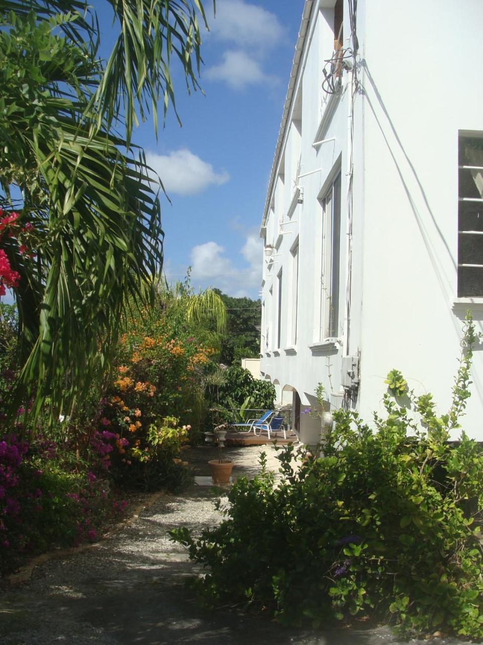 Coral Lane Beach Apartments Сейнт Джеймс Екстериор снимка